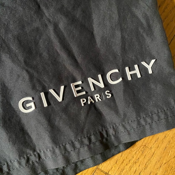 Givenchy shorts - Picture 3 of 6